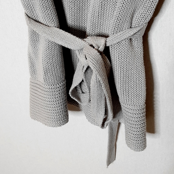 Jennifer Lopez sweater - Picture 5 of 10